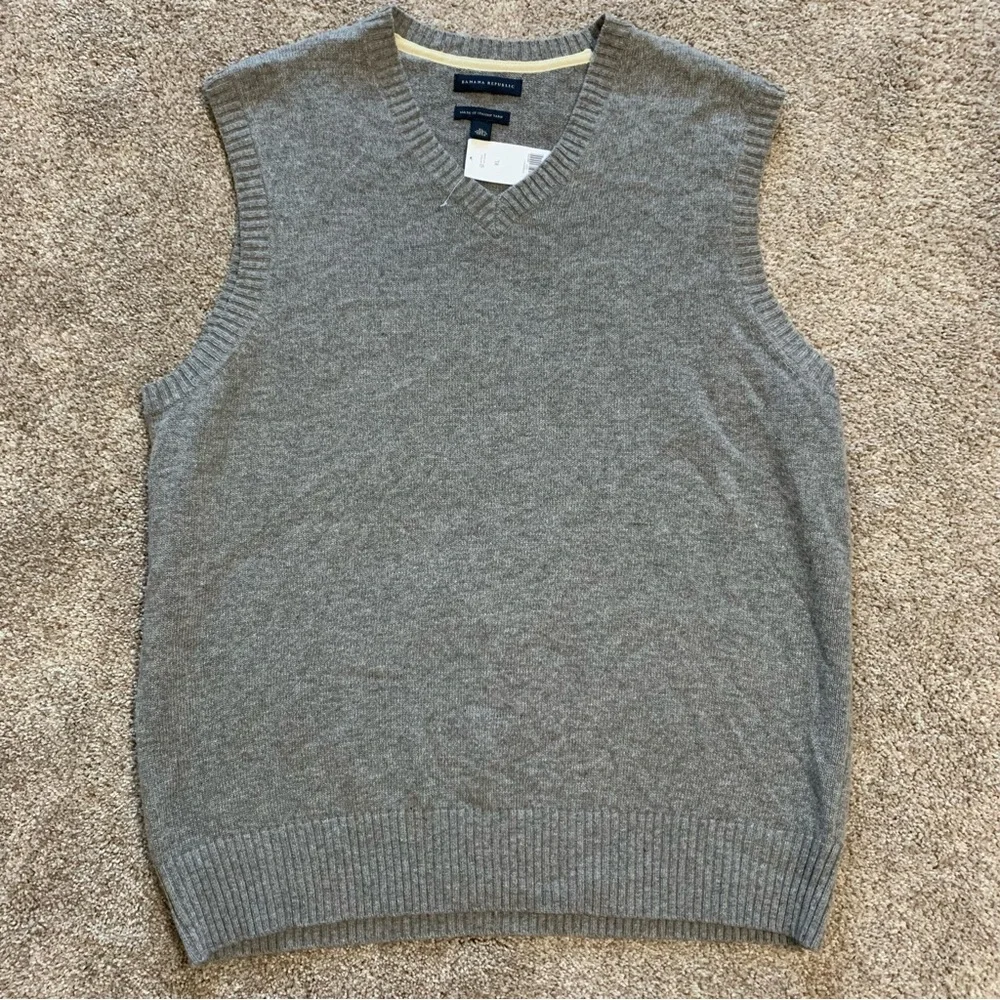 NWT Banana Republic Sweater Vest Gray Italian Yarn Merino Wool Mens XL Preppy